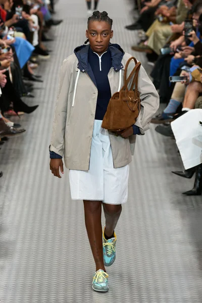 Look 10